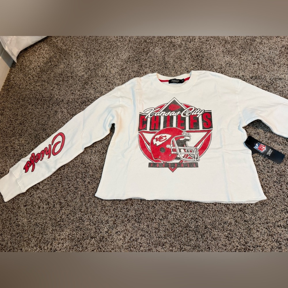 NWT Women’s Junk Food Kansas City Chiefs Helmet Crop Fleece White - Size XS